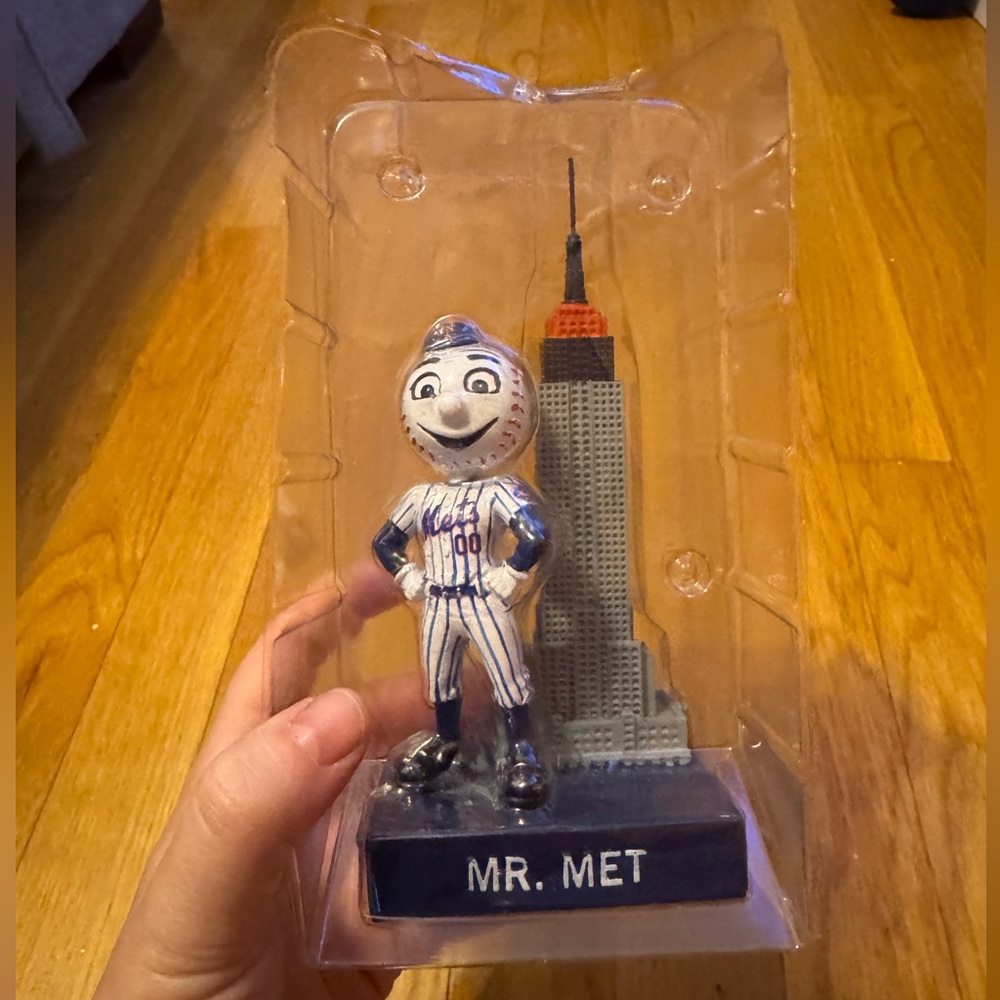 Mr. Met with Empire State Building Bobblehead Citi Field Mets Baseball